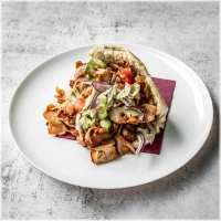 incl. sla, komkommer, tomaat en ui.